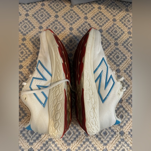 New Balance Woman’s Fresh Foam 680 V8 - Picture 5 of 7